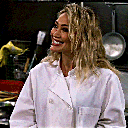 femalescharacters:
“HILARY DUFF as Sophie Tompkins in HOW I MET YOUR FATHER (2022–)
”