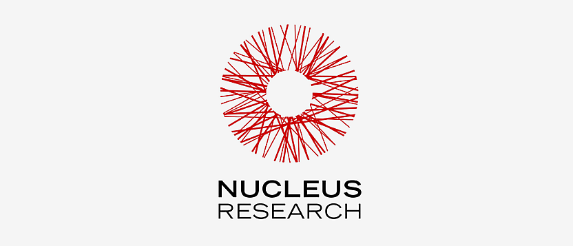 テキスト "nucleus research" の上に赤い抽象的な円形のロゴ デザイン。