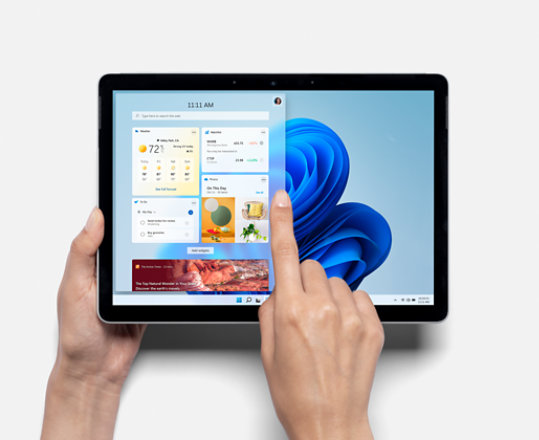 有人將 Surface Go 3 當做平板電腦使用，其中配備 Windows 11。