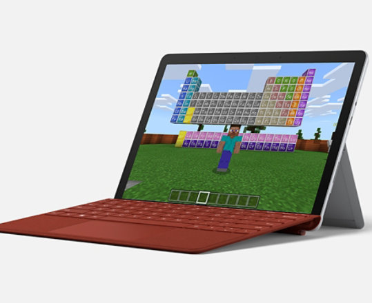 Surface Go 3 與 Surface 實體鍵盤保護蓋，其中顯示 Minecraft。