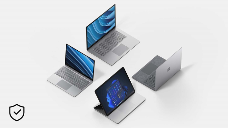 Zdjęcie rodziny urządzeń Surface z oficjalnym logo gwarancji i planów ochrony