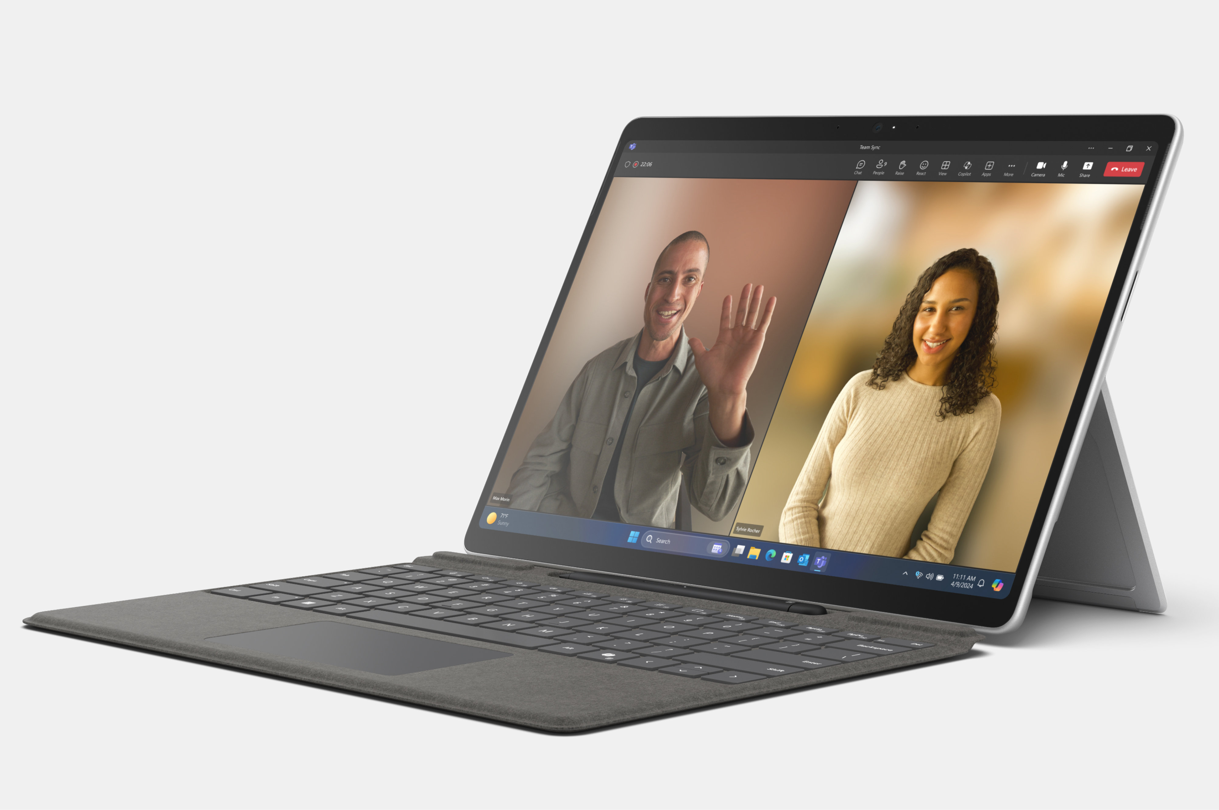 Paparan Surface Pro 10 dalam mod komputer riba