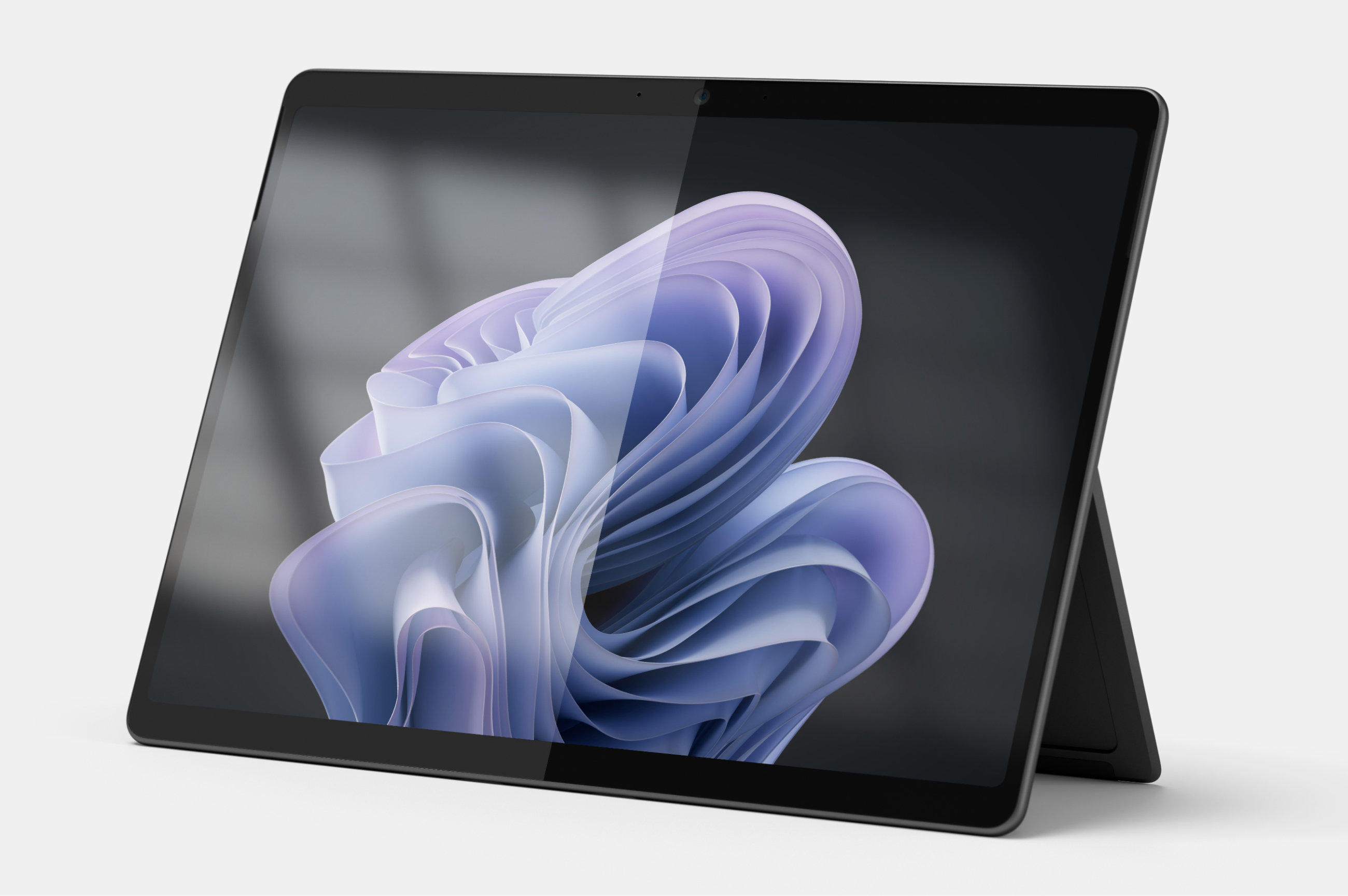 Paparan Surface Pro 10 menunjukkan perbezaan pada skrin antara skrin antipantulan dengan skrin tidak memantul