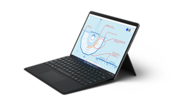 Surface Pro 8 in laptopmodus met Surface Pro speciaal toetsenbord en Surface Slim Pen 2