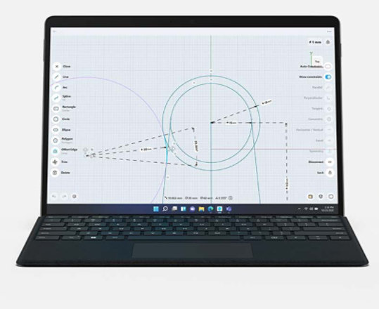Weergave van Surface Pro 8 met scherm dat de verwerkingskracht van het apparaat benadrukt