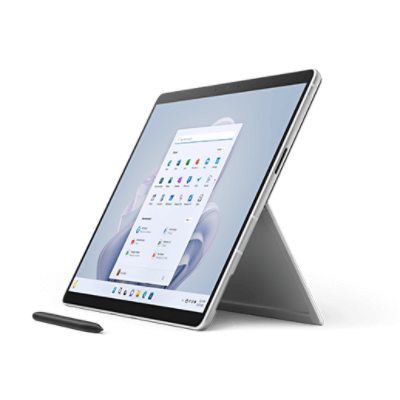 從側邊所見，Surface Pro 9 5G 版斜靠著支架，並且 Surface 超薄手寫筆 2 放在前方。