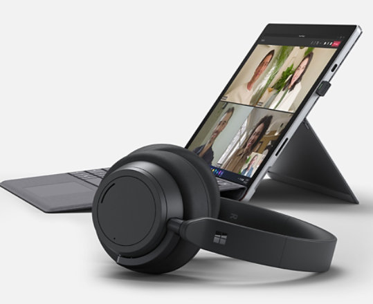 Surface 设备图像，最前端放着 Surface Headphones 2+