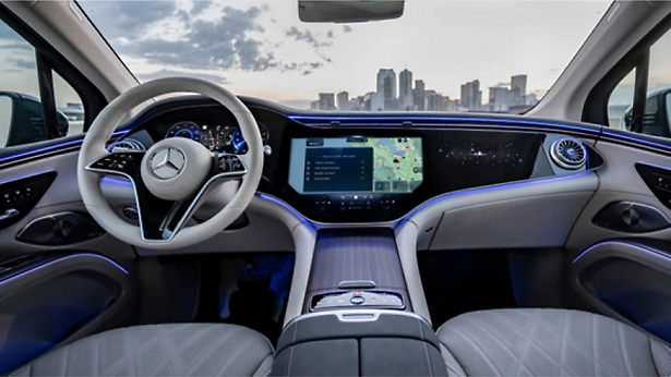 O interior do Mercedes Benz e-class 2020.