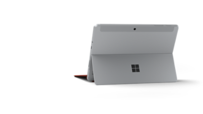 Surface Go 4 von der Rückseite aus gesehen, wodurch die Metalloberfläche zur Geltung kommt
