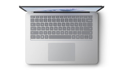 Urządzenie Surface Laptop Studio 2 widziane pod kątem z góry z widoczną klawiaturą i płytką dotykową.