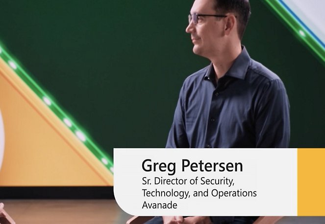 Greag Petersen, upravitelj senior sigurnosne tehnologije, i operacije Avanade sjedi u stolici