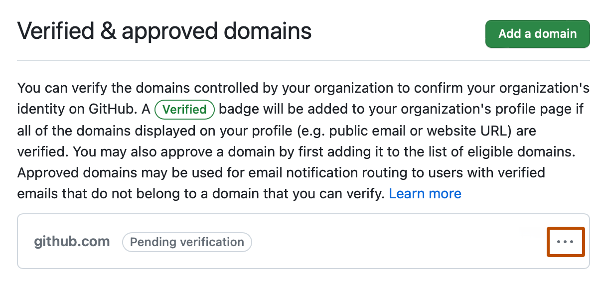 Capture d’écran de la page « Domaines vérifiés et approuvés ». À droite d’un domaine en attente de vérification, une icône de points de suspension est encadrée en orange foncé.