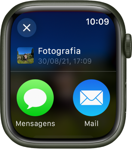 O ecrã de partilha na aplicação Fotografias. A fotografia partilhada encontra-se na parte superior do ecrã e os botões Mensagens e Mail por baixo.