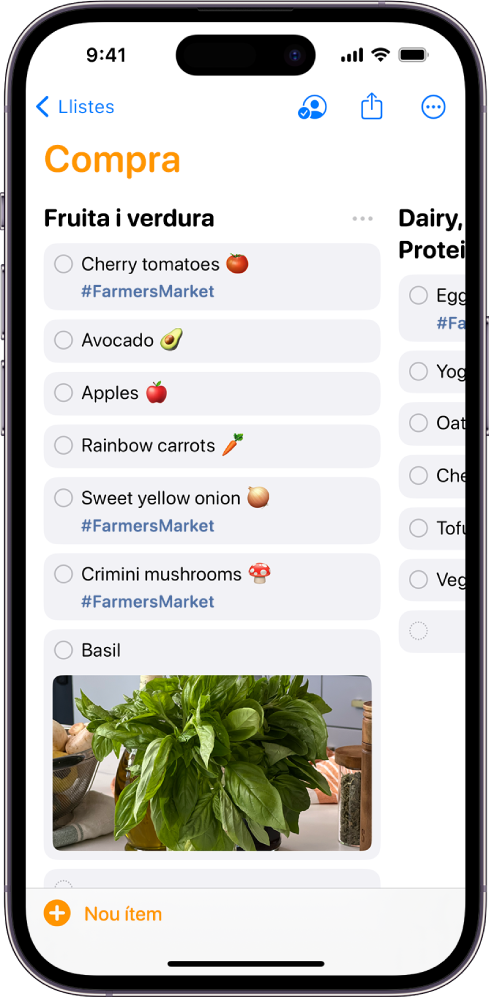 Una llista de la compra a l’app Recordatoris, amb les categories organitzades en columnes. A la part inferior esquerra hi ha el botó “Nou ítem”.