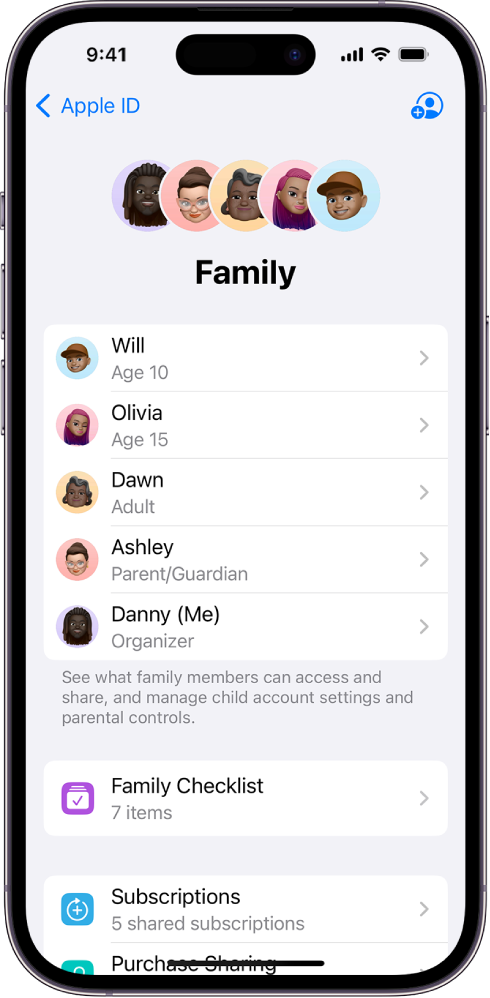 Zaslon Family Sharing v Settings. Na seznamu je pet družinskih članov in 4 naročnine se deli z družino.