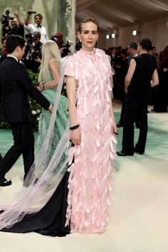 (1) Met Gala 2024 Live Updates from the Red Carpet: Coverage, News & Highlights | Vogue