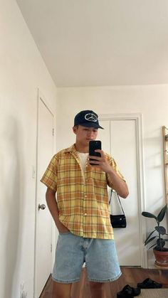 Casual, Guy Fits, Streetwear Men Outfits, Streetwear Outfits, Streetwear Fashion, 90s Mens Outfits, Mens Streetwear, Streetwear, Mens Fashion Streetwear