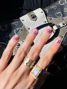 chrome pink star nails #nailinspo #nailart #chromenails