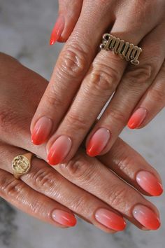 Serious summer feels 📷imarninails Ombre Coral Nails, Hot Coral Nails, Coral Ombre Nails, August Nails, Popular Nail Colors, Ombre Manicure, Velvet Nails, Watermelon Nails, Peach Nails