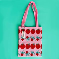 A pink centinelle knit tote bag with tomatoes on it. Bags, Diy, Clothes, Crafts, Novelty Bags, Purses, Casual, Cute Bags, Cute Bag
