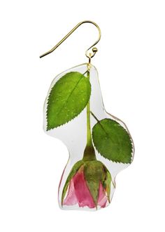 a pair of earrings with leaves hanging from them