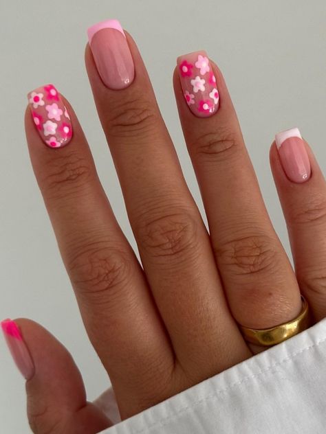 short pink nails with flowers Girls Nails, Cute Simple Nails, Girls Nail Designs, Ongles, Teen Nails, Teen Nail Designs, Cute Short Nails, Kid Nails
