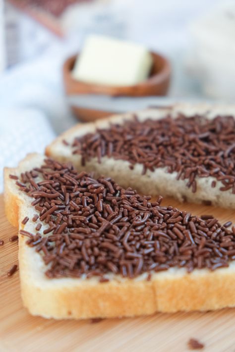 Dutch Hagelslag (Bread with Chocolate Sprinkles) Brioche, Iphone, Ipad, Eten, Easy, White, Brown, Dutch, Yummy
