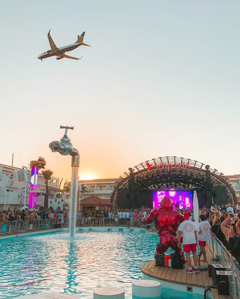 Resorts, Menorca, Around The World Trips, Dubai, Trips, Ibiza, Pool, Night Life, Ibiza Nightlife
