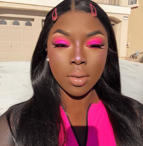 8 Stunning Images Of the The MUA Who's Proving That Dark Skin was MADE for Bright Colors #melaninpoppin - Eyes, Eyeliner, Girls Makeup, Maquillaje De Ojos, Dark Skin, Maquillaje De Noche, Maquillaje, Black Girl Makeup, Face Beat