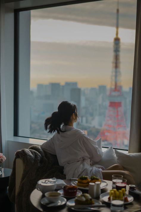 Best new hotel in Tokyo 2020, Staycation at the Tokyo Edition Toranomon, hotel staycation in Tokyo, Japan newest hotels, Tokyo Tower view hotels in Japan, best Tokyo skyline view with Tokyo Tower / FOREVERVANNY Travel and Style by Van Le
