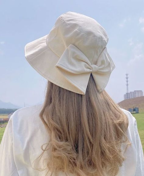 Short Hat, Cotton Hat, Bucket Hat Hairstyles, Korean Hat, Hats For Women, Hats For Summer, Hat Photography, Summer Hats For Women, Pola Topi