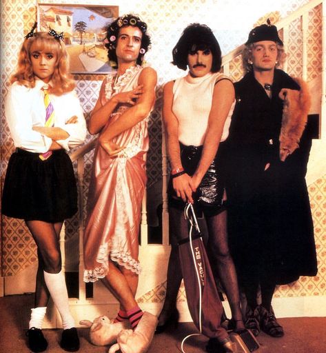 Queen on set of their I Want To Break Free music video. The video was shot on 22 March and 4 May 1984 at Limehouse Studios it and cost… Queen, Heath Ledger, Rupaul, Tao, Persona, Queen Aesthetic, Queen Photos, Mötley Crüe, Queen Pictures