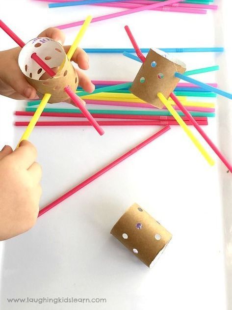 kids have fun threading straws and cardboard tubes for fine motor #finemotor #finemotorplay #playideas #finemotorskills #cardboardtubes #straws #preschool #toddlerplay #toddler #toddlerplayideas #learnwithplay Ideas, Infant Activities, Toddlers, Fine Motor, Basteln, School, Kids Learning, Manualidades, Work