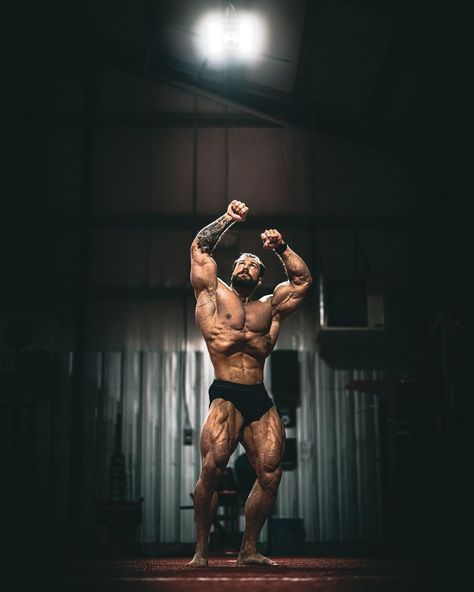Chris Bumstead on Instagram: “This year is going to be something special. 📸 @calvinyouttitham” Zyzz Pose, Arnold Schwarzenegger Gym, Men's Bodybuilding, Chris Bumstead, Gym Motivation Wallpaper, Bodybuilding Photography, Arnold Schwarzenegger Bodybuilding, Schwarzenegger Bodybuilding, Gym Wallpaper