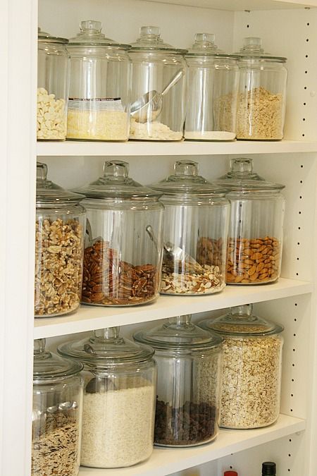 Organizing with jars - organize your pantry with large jars for bulk food purchases Storage Ideas, Organisation, Farmhouse, Inredning, Pantry Design, Cuisine Ikea, Storage, Pantry Storage, Kitchen Organisation