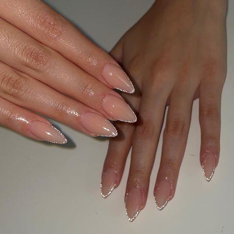 44 Cute Almond Nails Inspo To Feel Like a Princess – GlamGoss Prom Nails Silver, Prom Nails Red, Blue Prom Nails, French Tip Nails, White Chrome Nails, Chrome Nails, Prom Nails, Champagne Nails, Black Chrome Nails