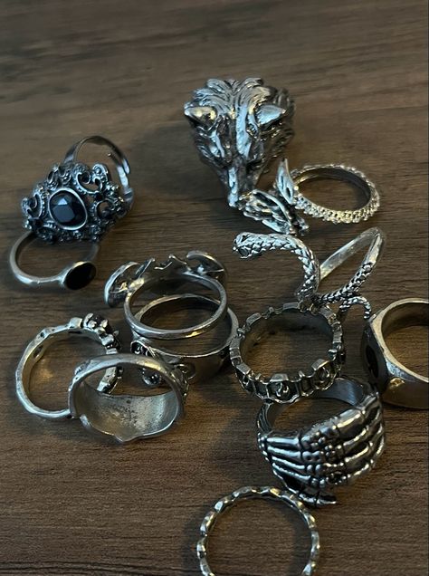 silver rings Vintage Silver Jewelry Necklace, Rings Silver Chunky, Silver Rings Grunge Aesthetic, Silver Jewellery Grunge, Chunky Ring Aesthetic, Lots Of Rings On Hand Aesthetic, Silver Jewelry Edgy, Grungy Silver Jewelry, Masc Hands With Rings
