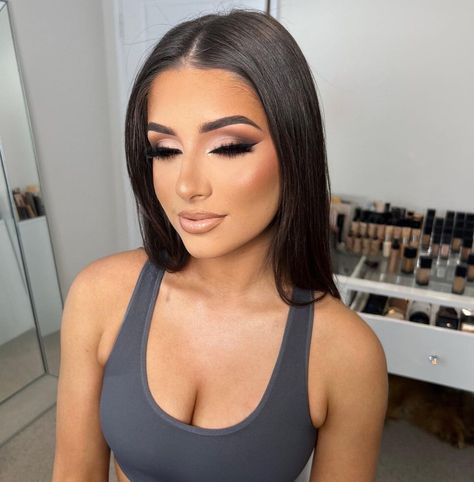 From doing her dance comp makeup when she was 16 .. now she’s 18 and all grown up 🥺 Big shout out to @laura.m.wallace and her mumma for… | Instagram Sultry Makeup, Gorgeous Makeup, Mua Makeup, Pretty Makeup, Glamour Makeup, Glam Makeup Look, Glam Bride Makeup, Bridal Makeup Looks, Bride Makeup