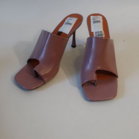 Nwt Womens French Connection Pink Toe Thong Mule Heel Sandals 9.5 * Retail: $88 Material: Leather Measurements (Sole): Length Heel- Toe: 10.5" Width: 3.5" Heel: 3.5" New With Tags. (Bag Abc) ...Sondra-1*