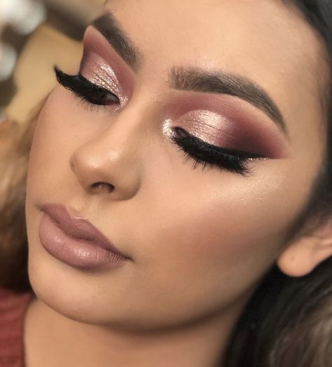 10 Things That Look Perfect In Rose Gold - Society19 Eye Make Up, Eyeliner, Gold Makeup Looks, Gold Eye Makeup, Rose Gold Eye Makeup, Maquillaje De Ojos, Rose Gold Makeup Looks, Gold Makeup, Wedding Eye Makeup