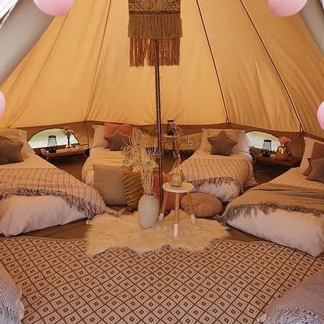 Glamping Bell Tent, Glamping Bell Tent Interior, Glamping Tent Decor Ideas, Bell Tent Glamping, Glamping Tent Decor, Tent Glamping Ideas, Glamping Party, Glamping Set Up, Bell Tent Glamping Interiors