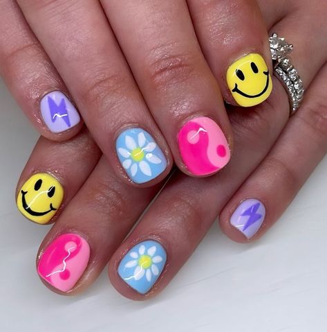 mani’s.bymeagan on Instagram: “Super fun nails for her trip to Florida! 💛 . . . #nails #nailsofinstagram #nails💅 #nailart #handpaintednailart #yeahthatgreenville…” Makati City, Nail Art Designs, Cute Summer Nail Designs, Fun Nails, Fun Nail Designs, Kids Nail Designs, Nails For Kids, Kid Nail Designs, Nail Art For Kids