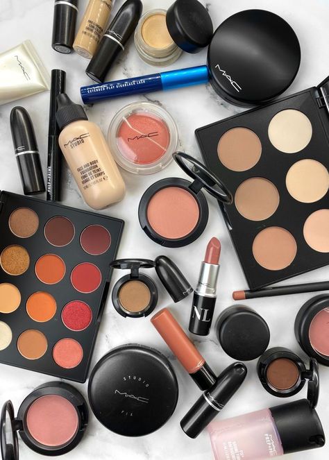 Best MAC makeup products #Mac #makeup #beauty / Pinterest: @fromluxewithlove Mac Beauty Products, Best Mac Makeup, Best Mac Lipstick, Mac Cosmetics Eyeshadow, Mac Lipstick Shades, Best Makeup Brands, Bold Makeup Looks, Makeup Is Life, Eyeshadow Base
