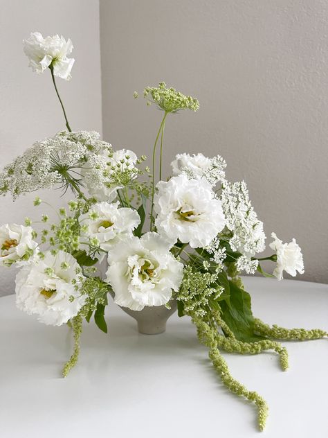 Floral, Floral Arrangements, Design, Inspiration, Floral Design, White Flowers, Floral Arrangement, Modern Floral Arrangements, Modern Floral