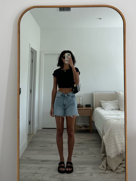 Summer Outfits, Outfits, Shorts, Trendy Outfits, Sandals Outfit Casual, Summer Shorts Outfits, Summer Fashion Outfits, Cute Outfits With Shorts, Sandals Outfit Summer