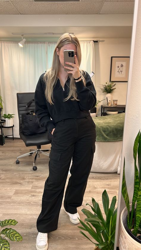 Outfits, Cargo Pants Outfit Fall, Cargo Pants Outfit Winter, Outfits With Black Cargo Pants, Outfits With Cargo Pants Black, Cargo Pants Outfits, Cargo Sweatpants Outfit, Cargo Pants Outfit, Cargo Pants Women