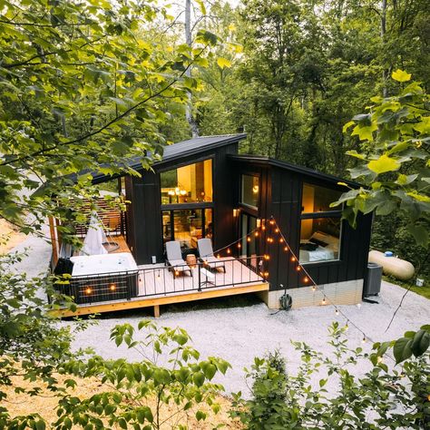Adorable 525-square-foot tiny home has the most charming floor plan Architecture, Design, Ideas, Haus, Houten, Bau, Garten, Adorable, Inredning