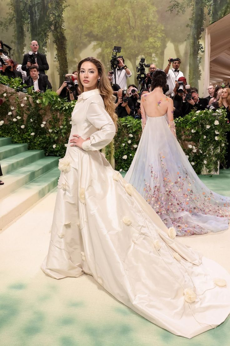 Met Gala 2024 Red Carpet Looks: See Every Celebrity Outfit and Dress | Vogue Couture, Haute Couture, Celebrities, Gala, Met, Celebrity, Met Gala, Red, Vestidos