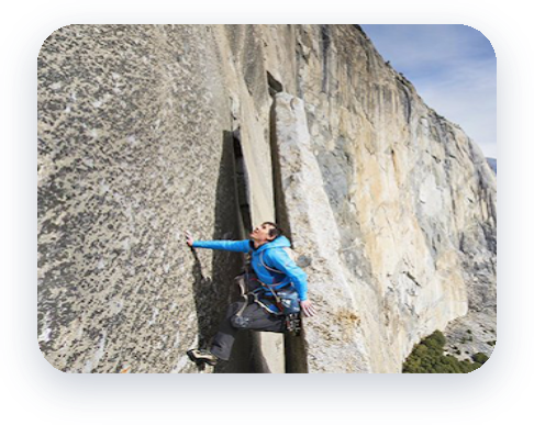 Immagine di Street View di uno scalatore professionista che sale la parete di El Capitan nel Parco di Yosemite
