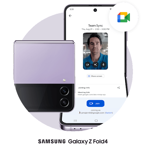 En lukket Pixel Fold-telefon ved siden af en foldbar telefon, der er åben horisontalt. En Google Meet-samtale med etiketten "Teammøde". Personen i den anden ende lytter. Google Meet-logoet vises ved siden af den åbne telefon.